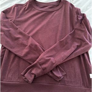 Vuori crew neck halo sweatshirt. Size m. Buttery soft. Heather mauve.